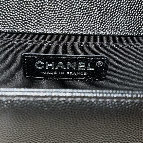 Chanel (old medium) caviar boy bag - Picture 10 of 11